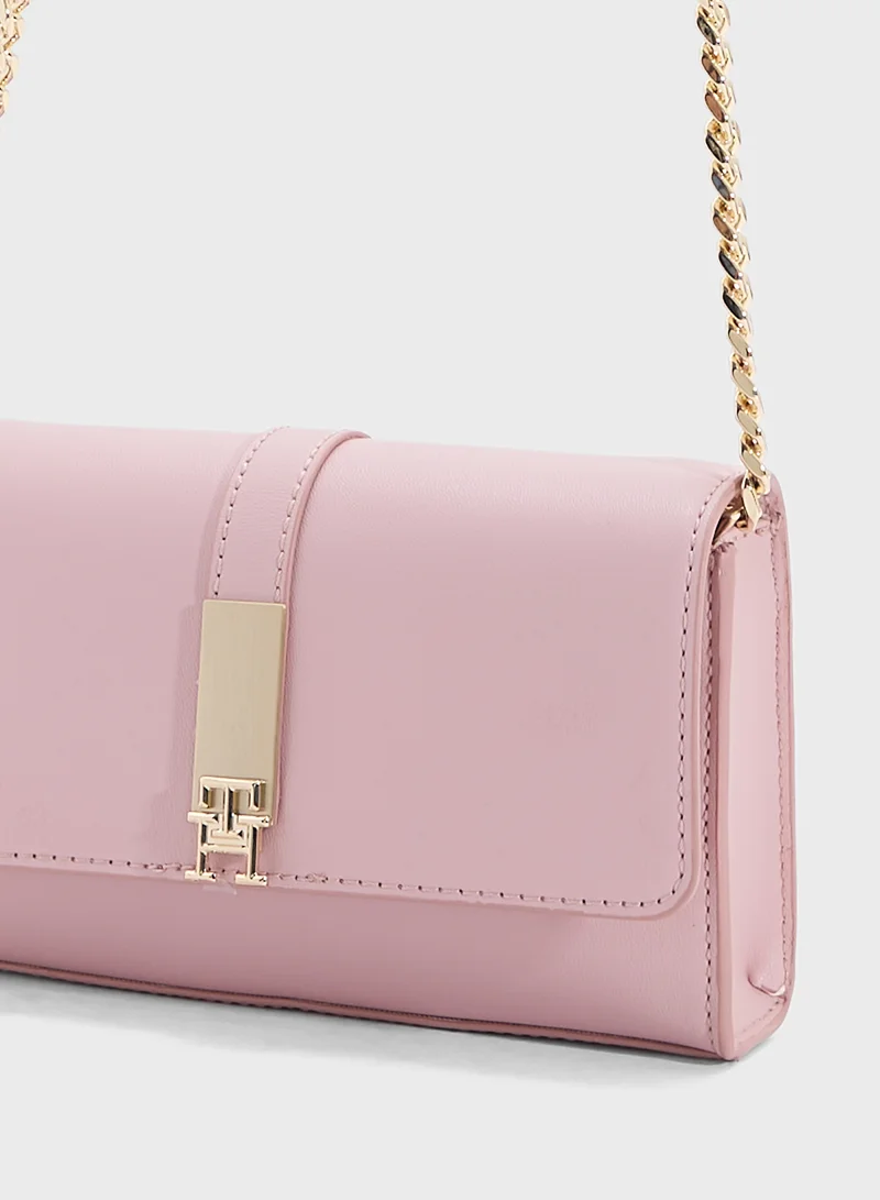 TOMMY HILFIGER HERITAGE MINI CROSSBODY BAG WITH CHAIN