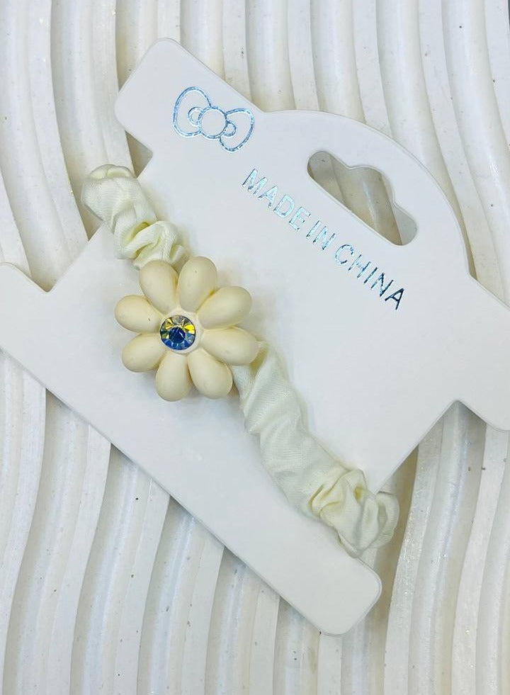 Hair elastic for kids with a classy flower design, giving an elegant look and a touch of natural beauty!