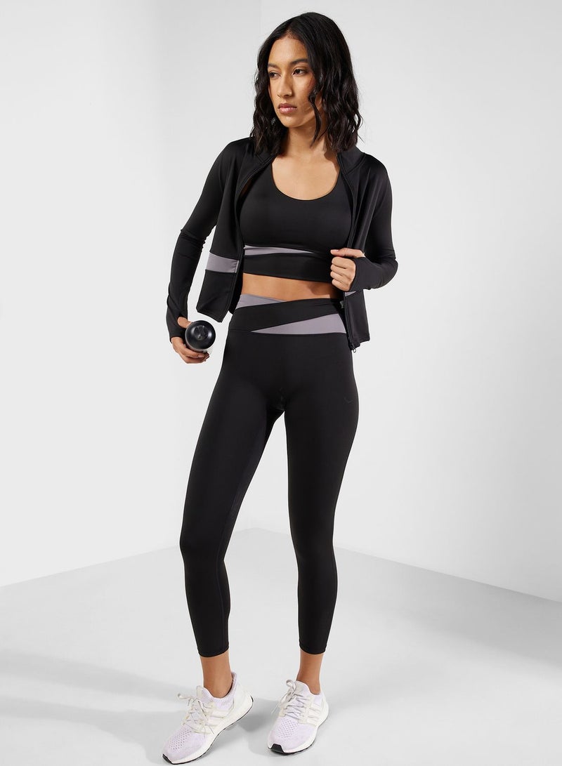 فورورد طقم مكون من 3 قطع من حمالة الصدر الرياضية والسترة واللباس الداخلي - Image 1