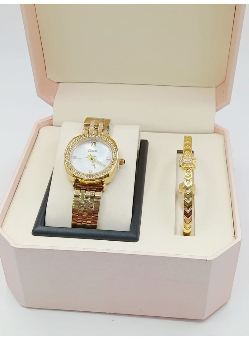 كاتيرا طقم هدية ساعة نسائية ضد الماء وبجودة عالية مع بنجر انيق وعلبة وتغليف راقي - سوار ذهبي مع ميناء ابيض