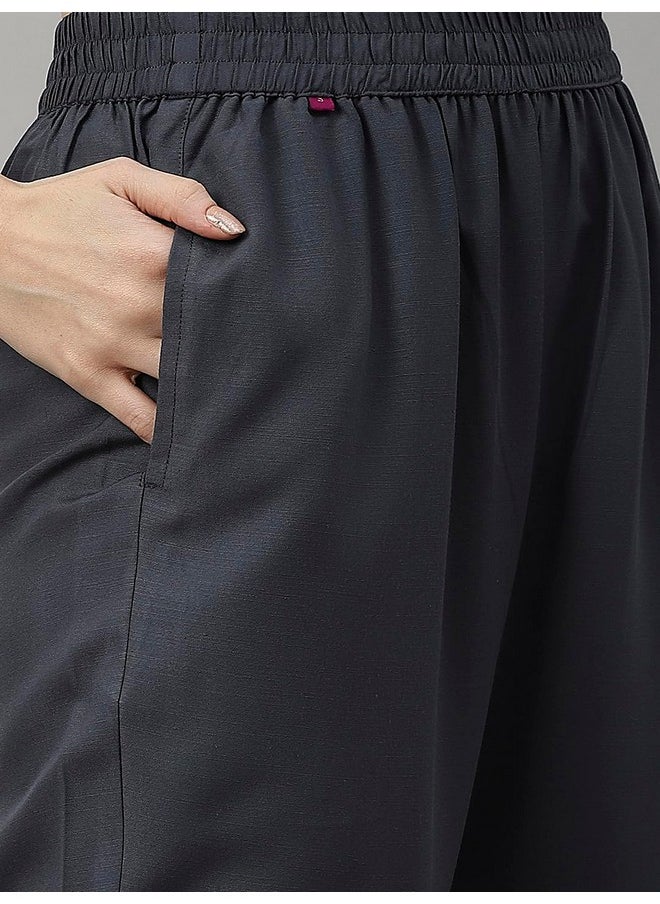 آني ديزاينر - قميص كورتا نسائي من ANNI DESIGNER مطبوع عليه خطوط مستقيمة من مزيج القطن مع بنطلون (SouthZ Wine-NW_S_Wine_Small) - Image 1