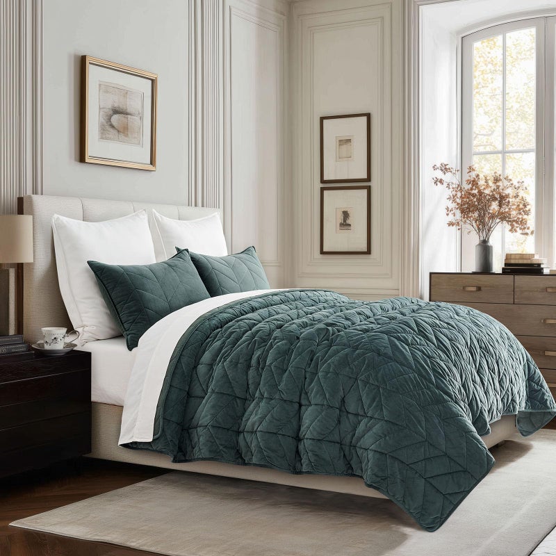 EVERGRACEHOME EVERGRACE 3 Pieces Luxurious Velvet King Quilts, Ultra Soft Lightweight Velvet Comforter Set, Matelasse Oversized Bedspread Coverlet for All Season with 2 Shams, Forest Green, 108"x96" - Image 2