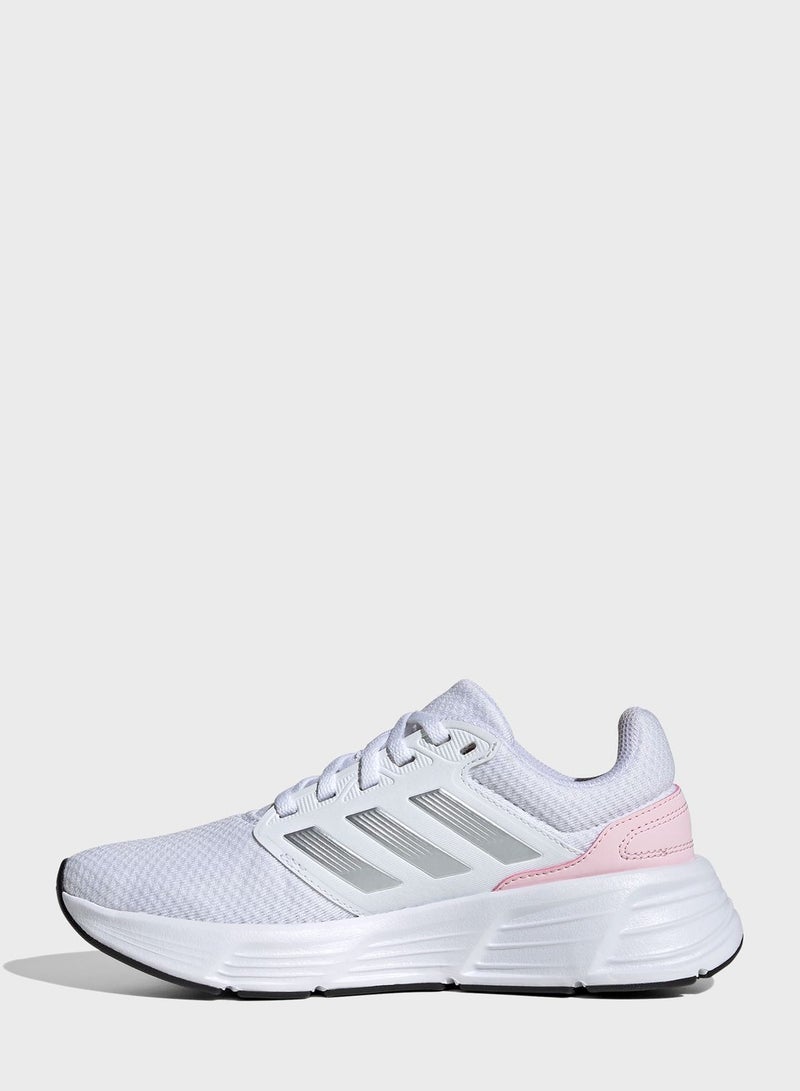 اديداس سنيكرز جالاكسي 6 W برقبة منخفضة - Image 2