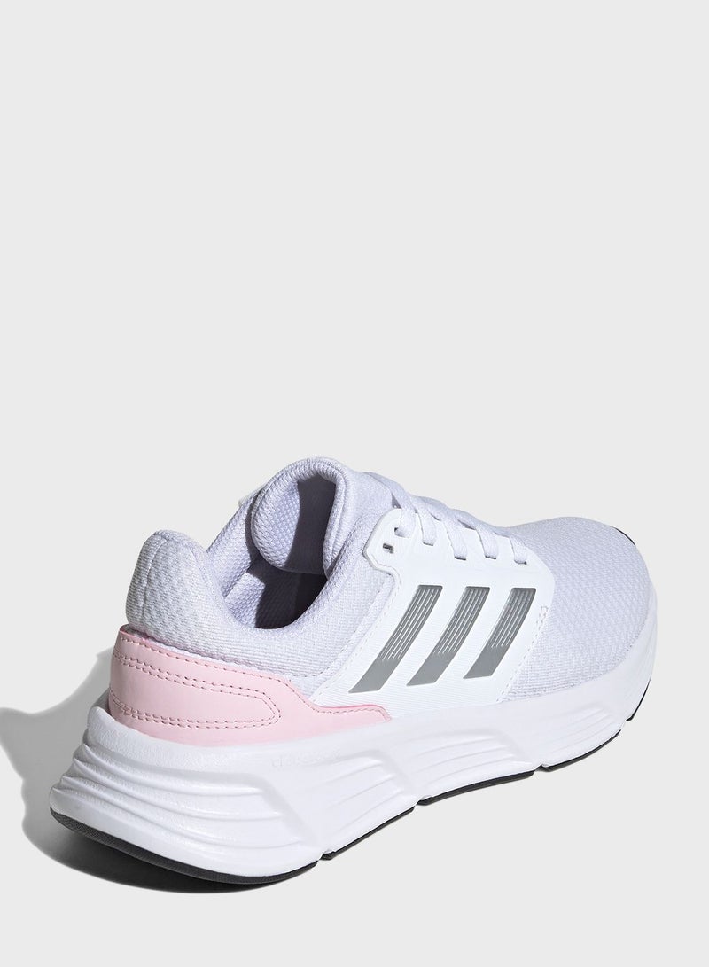 اديداس سنيكرز جالاكسي 6 W برقبة منخفضة - Image 4