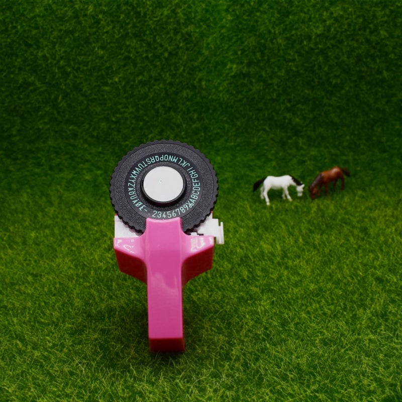 آلة تصنيع الملصقات اليدوية المحمولة الصغيرة، مُصممة للصناعة الذاتية (DIY)، آلة كتابة ملصقات بمطباعة بثنية ثلاثية الأبعاد (3D) آلة الكتابة الميكانيكية مع شرائط ملصقات بلاستيكية من نوع PVC بعرض 9 مم - Image 2