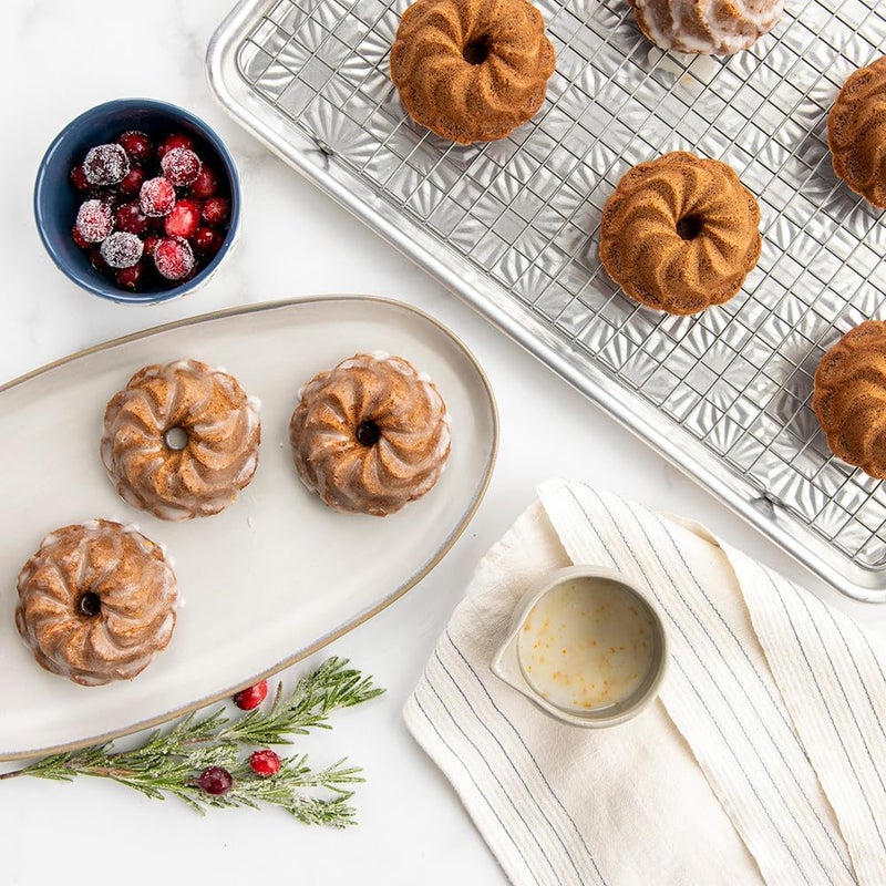Nordic Ware Pirouette Bundt Pan, 6 Cavities - Image 4