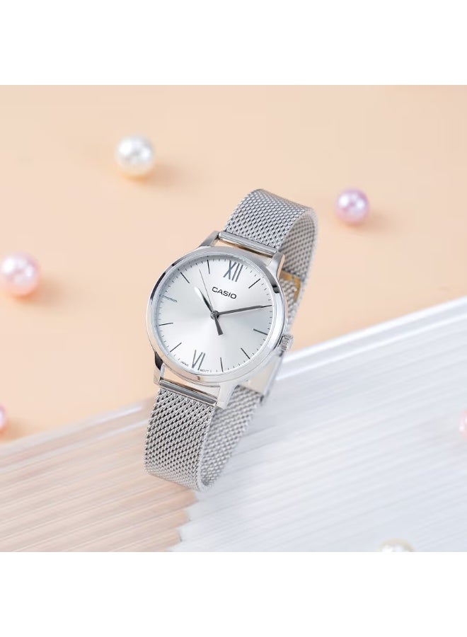 كاسيو ساعة كاسيو النسائية - LTP-E157M-7ADF مينا فضية، سوار فضي - Image 2