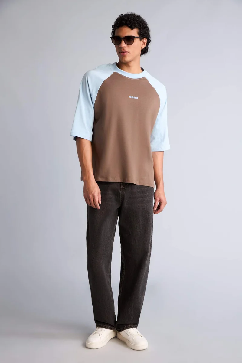 ديفاكتو Boxy Fit Slogan Short Sleeve T-Shirt