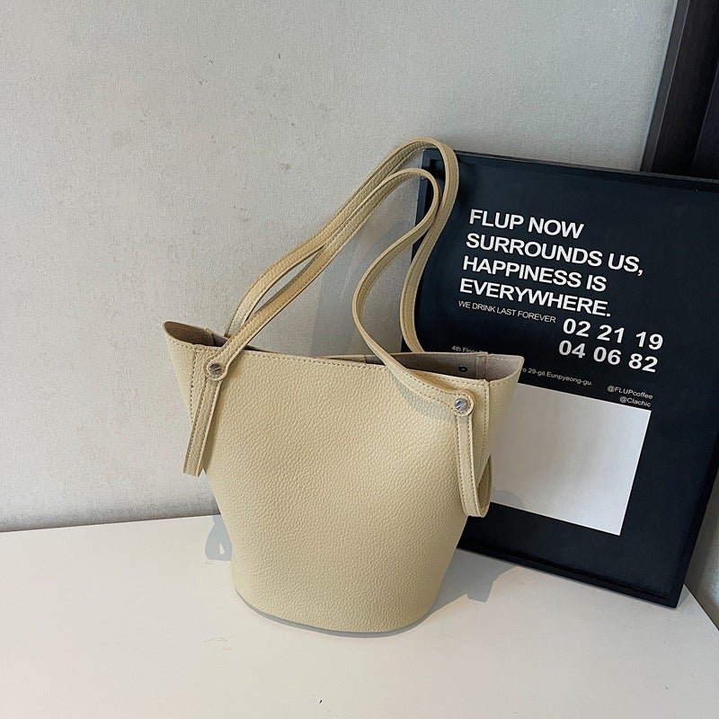 Fashionable Large Capacity Portable Commuter Bag Women'S 2025 Bucket Bag High-End Shoulder Underarm Bag - Image 1