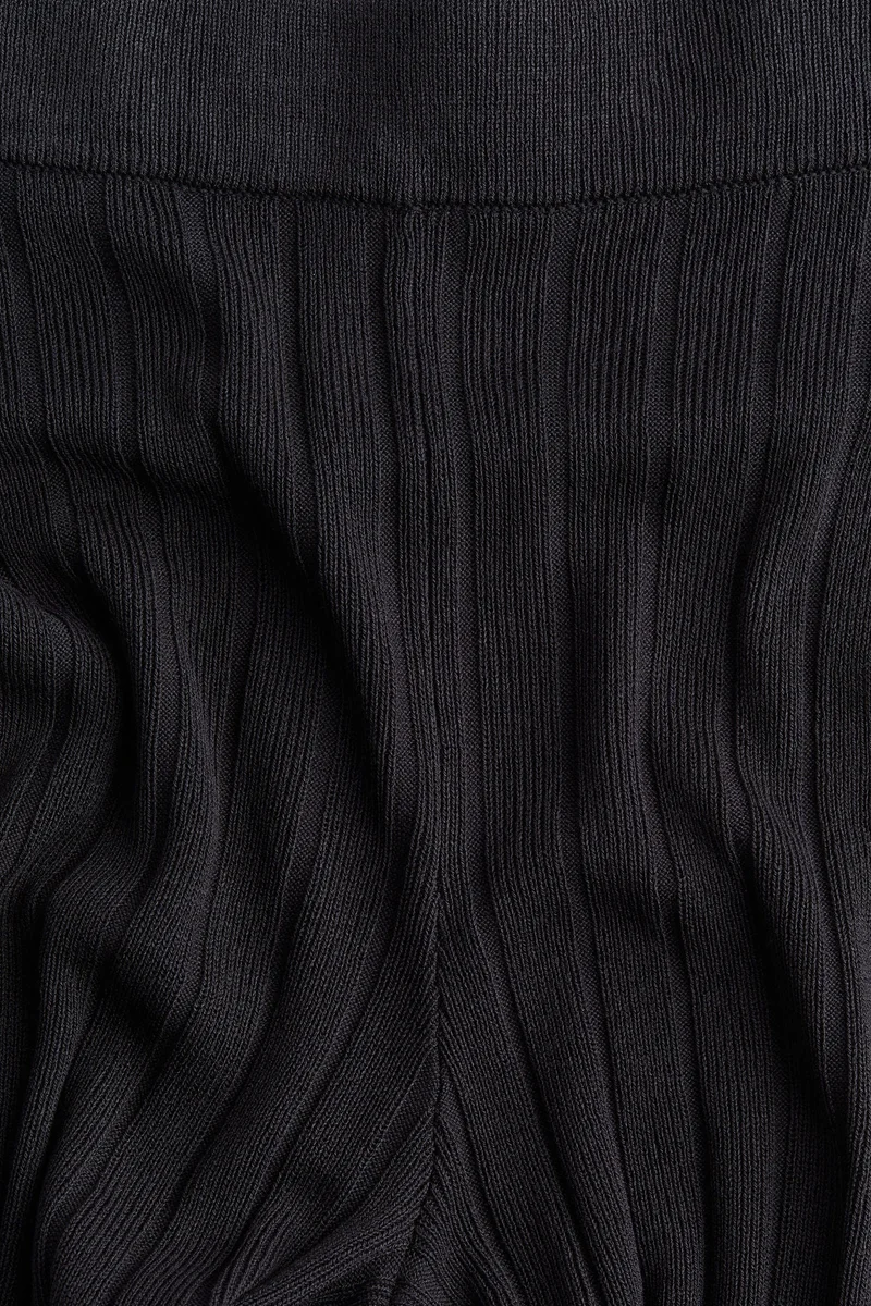 اتش اند ام بنطلون محبوك بتصميم مرن