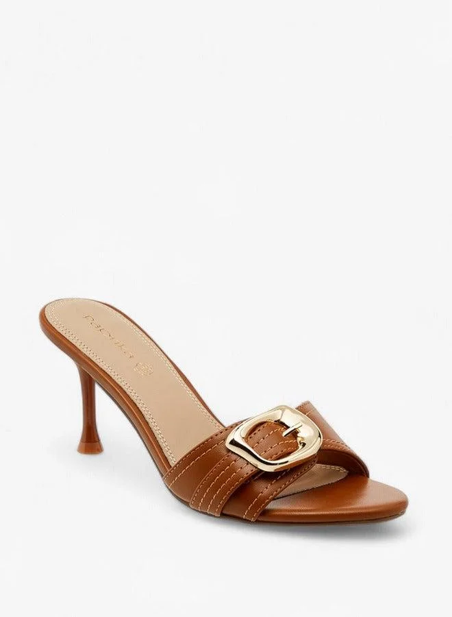 بابريكا صنادل سهلة الارتداء بكعب خنجر وزخرفة بإبزيم