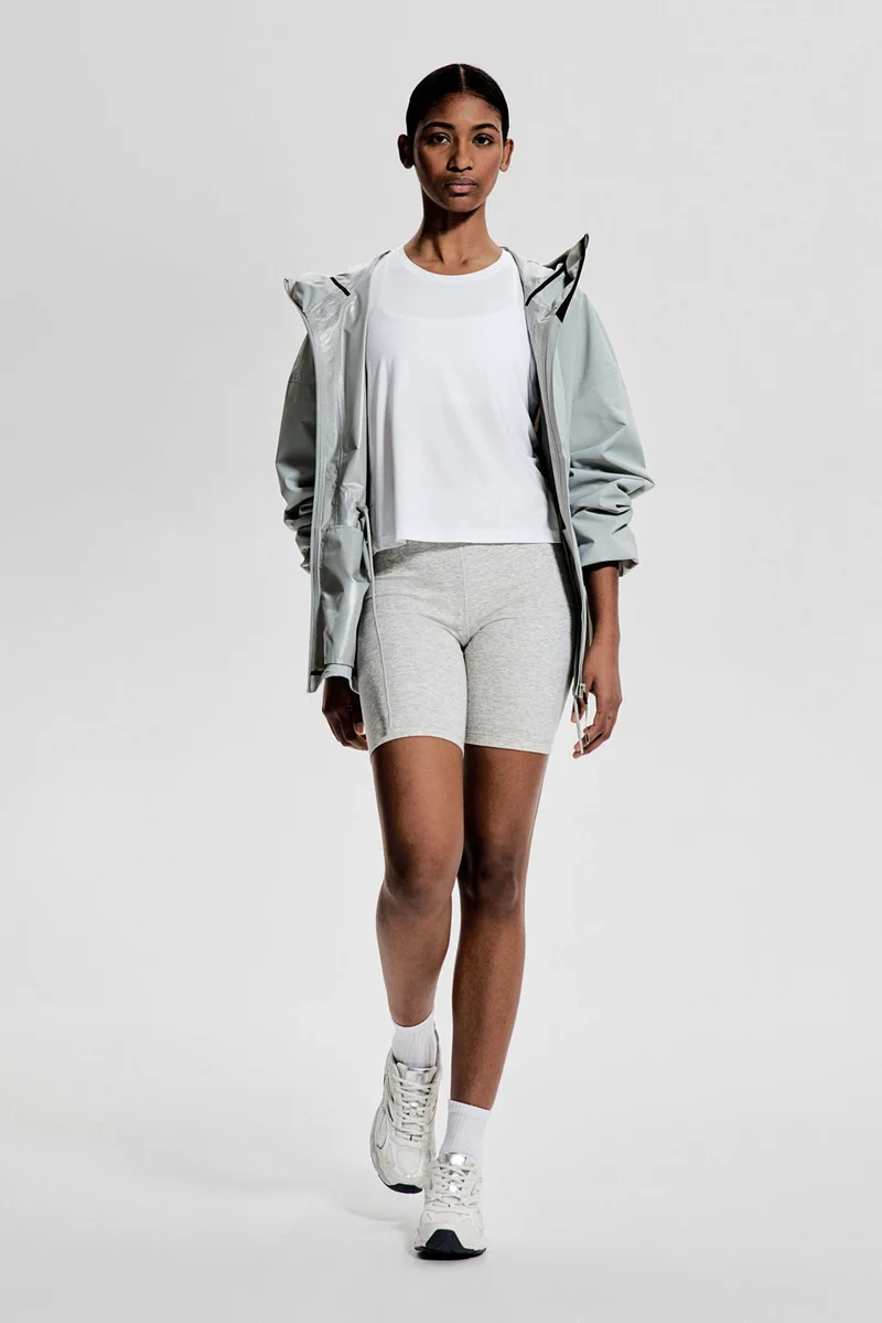 اتش اند ام جاكيت مقاوم للأمطار من نسيج ستورم موف