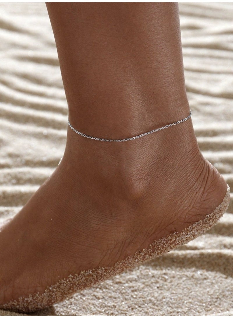 veya An elegant anklet with a hollow design in the shape of a four-leaf leaf, adding a simple feminine touch and a symbolic meaning that expresses good luck. - Image 3