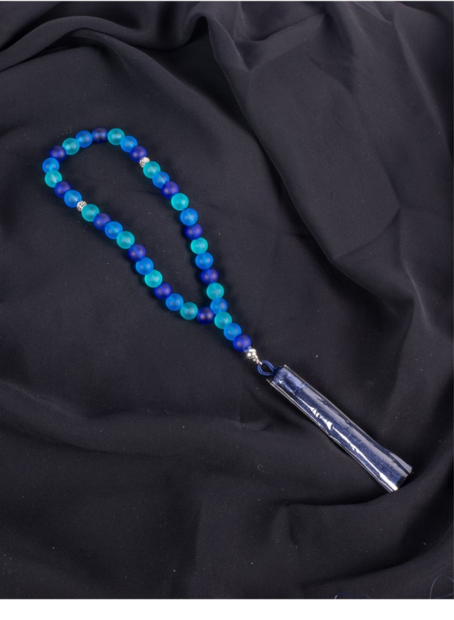 ذا بلاك بيرل اكسسوريز سبحة من حجر الأوبال الأزرق الخلاب من 33 حبة - Image 1