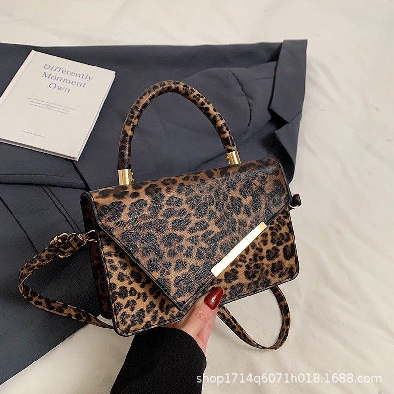 Fashion Leopard Print Clutch Bag Evening Bag Fashionable And Personalized Chain Shoulder Crossbody Women'S Bag New Style - Image 1