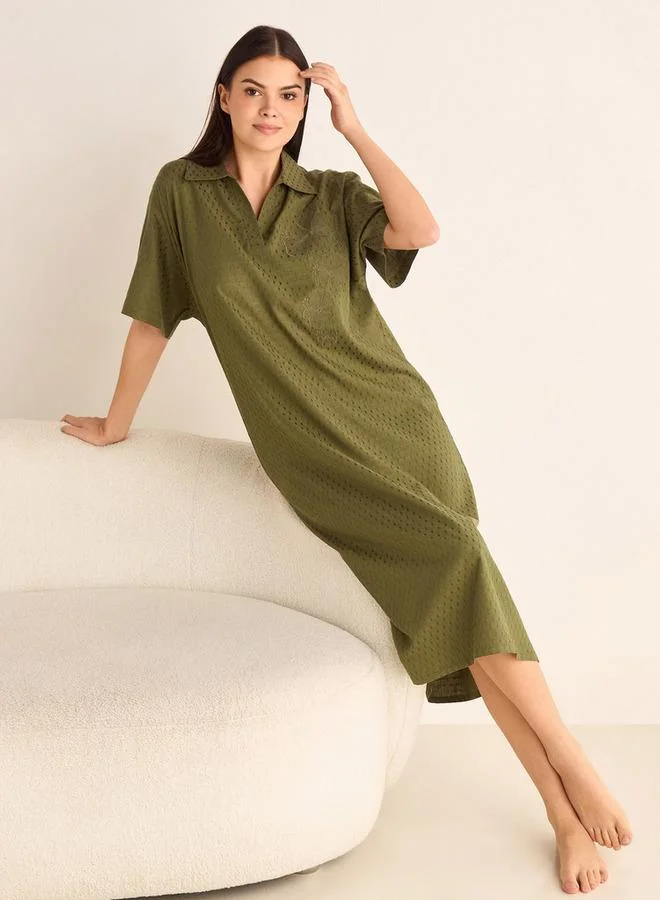 سبلاش فيڤ قميص نوم مطرز بالزهور مع ياقة وأكمام قصيرة