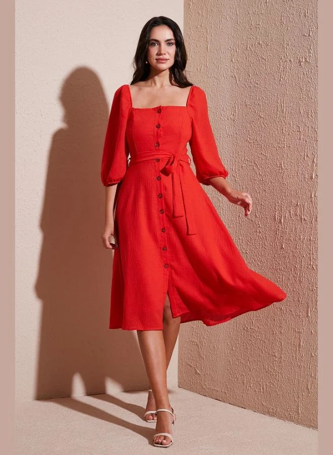 ليلا فستان نسائي ليلا بقصة عادية وياقة مربعة وأزرار وطول متوسط