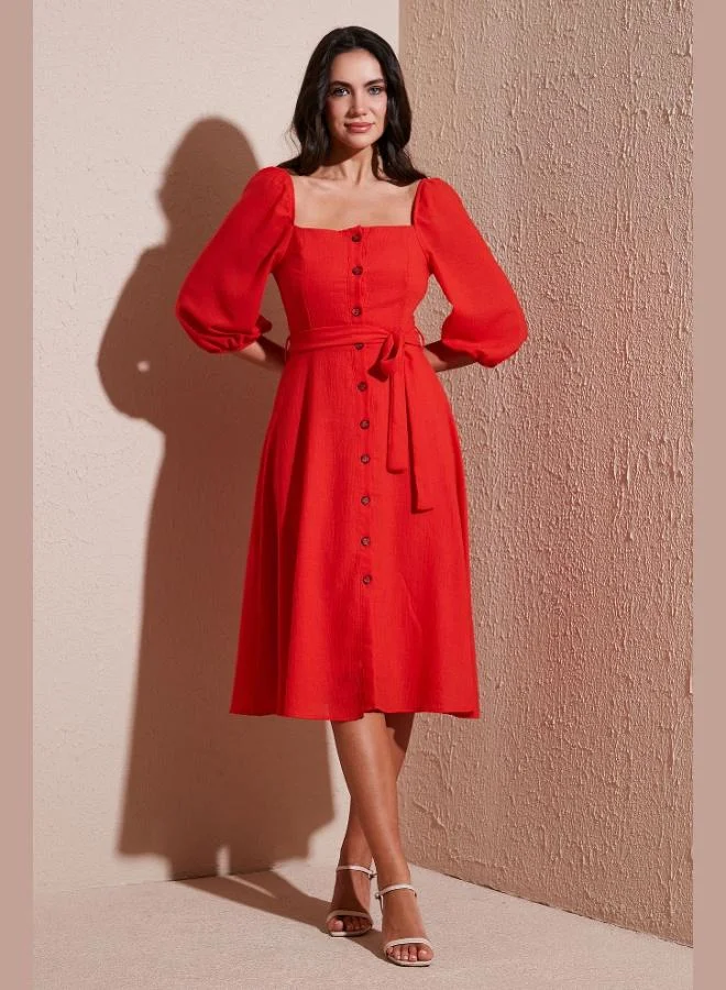 ليلا فستان نسائي ليلا بقصة عادية وياقة مربعة وأزرار وطول متوسط