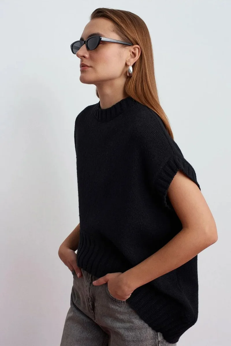 Dilvin Black DILVIN Oversized Ribbed Knit Sweater Vest for Women | Best Price UAE