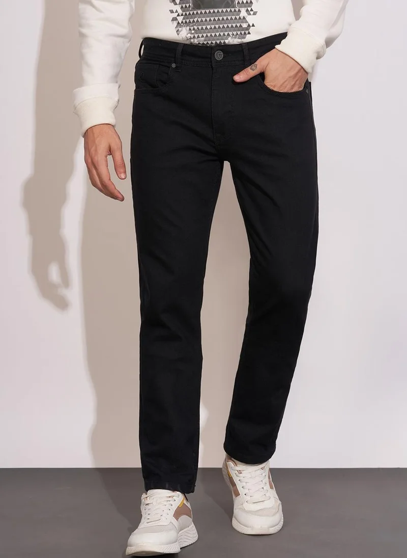 Men Straight Fit Mid-Rise Jeans with Button and Zip closure