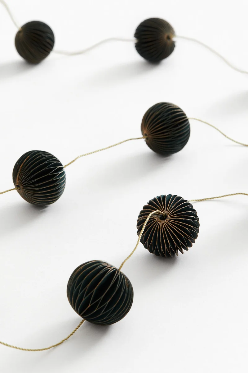 H&M Glittery honeycomb garland