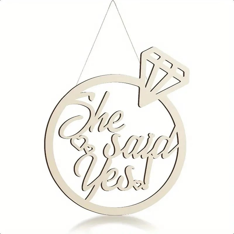 CLITHS علامة خشبية Cliths "قالت نعم" - 13.78x11.22 بوصة - قطع على شكل خاتم خطوبة - ديكور زفاف ريفي وحفل استحمام العروس - دعامة لالتقاط الصور في حفلة الخطوبة - Image 1