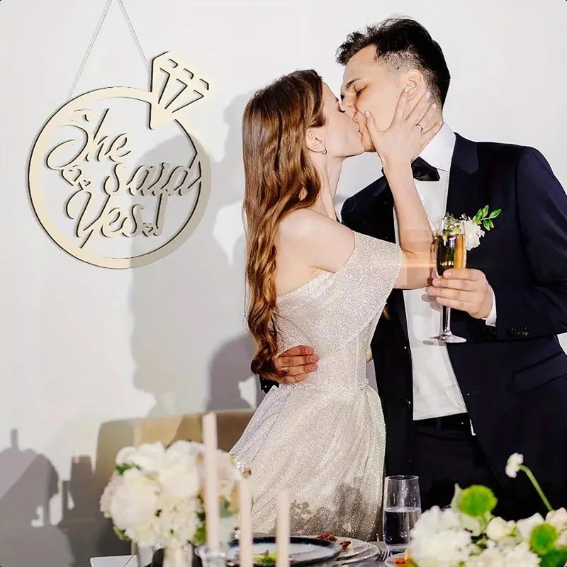 CLITHS علامة خشبية Cliths "قالت نعم" - 13.78x11.22 بوصة - قطع على شكل خاتم خطوبة - ديكور زفاف ريفي وحفل استحمام العروس - دعامة لالتقاط الصور في حفلة الخطوبة - Image 5