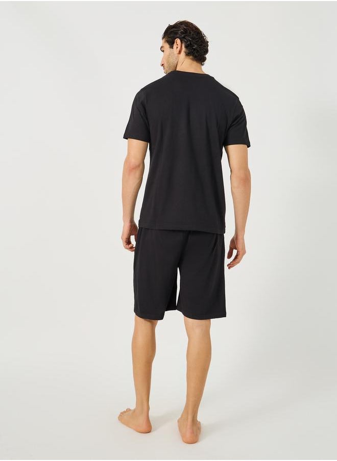 Styli Graphic Print T-Shirt and Drawstring Waist Shorts Set  - Image 4