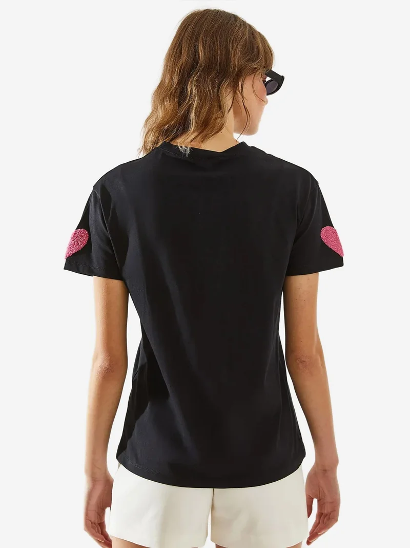 Bianco Lucci LUCCI Heart Pattern Embroidered Crew Neck T-Shirt