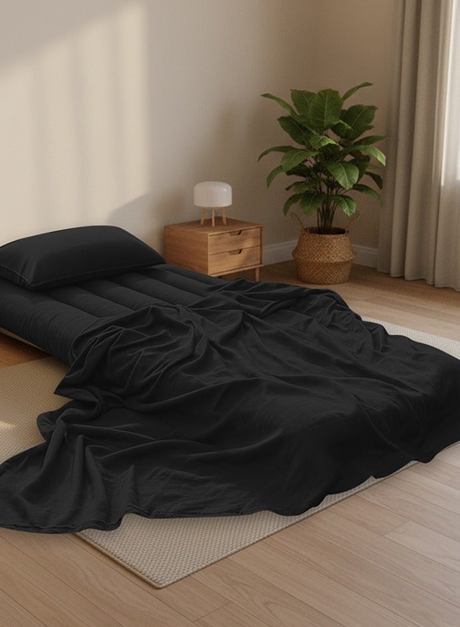 أسرار باكيج راحة السفر والضيوف – طقم نوم متكامل 3 قطع | بطانية 230×180 سم، طرّاحة 190×90 سم، كيس مخدة 75×50 سم، مثالي للسفر، الرحلات والضيافة - أسود - Image 1