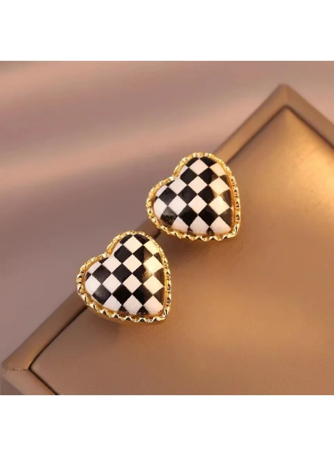 Sosha Elegance Retro Heart Stud Earrings