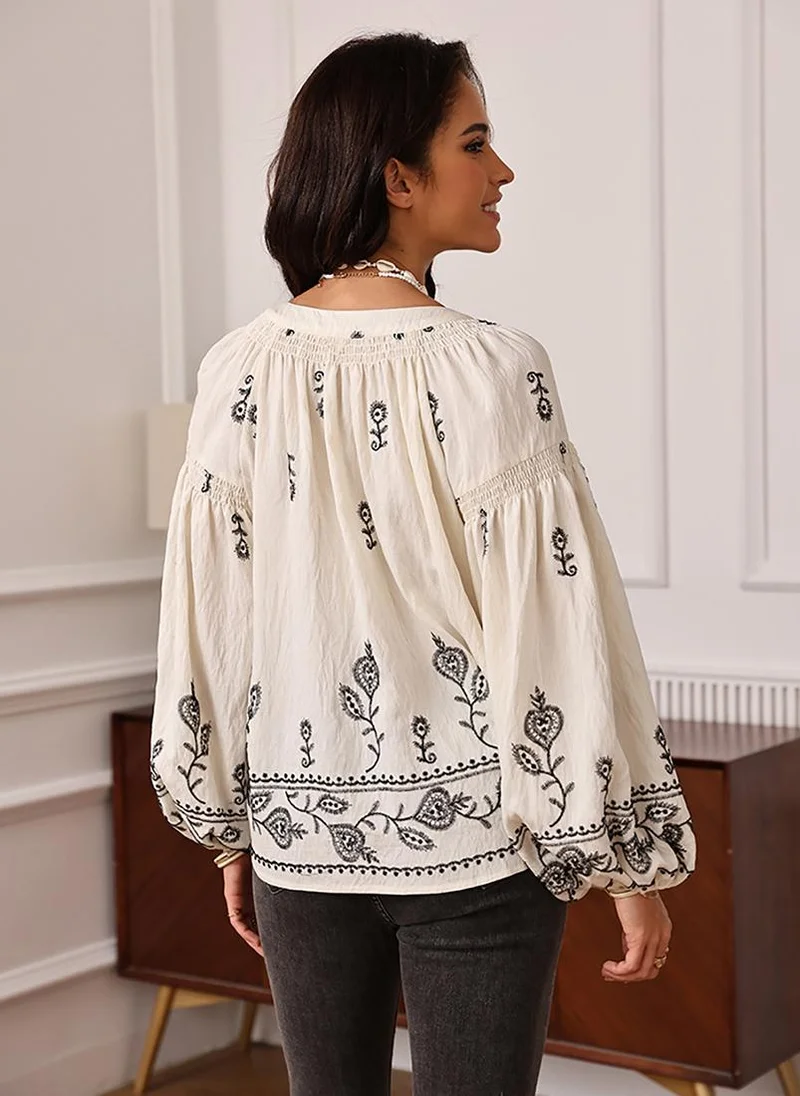 يونيكي Apricot V-Neck Long Sleeves Boxy Top
