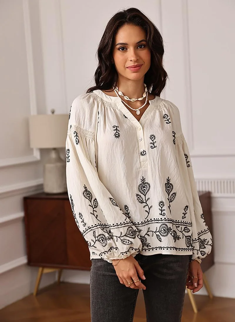 يونيكي Apricot V-Neck Long Sleeves Boxy Top