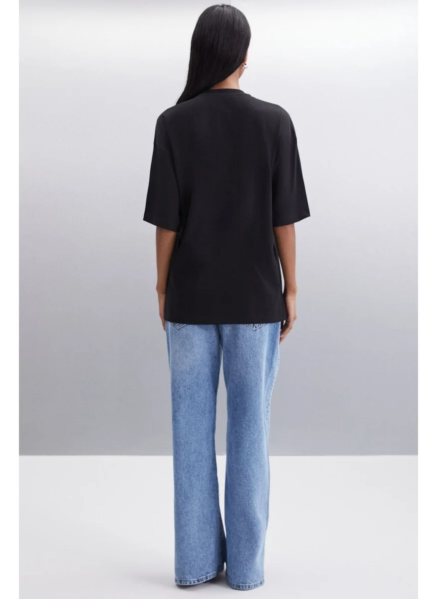 جريميلانج Gladys Women's City Themed Print Detail Oversize Fit Crew Neck Organic Cotton Black T-shirt