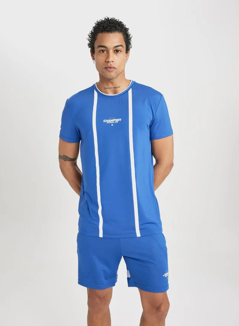 ديفاكتو تيشيرت بطبعة بياقة دائرية ومقاس عادي