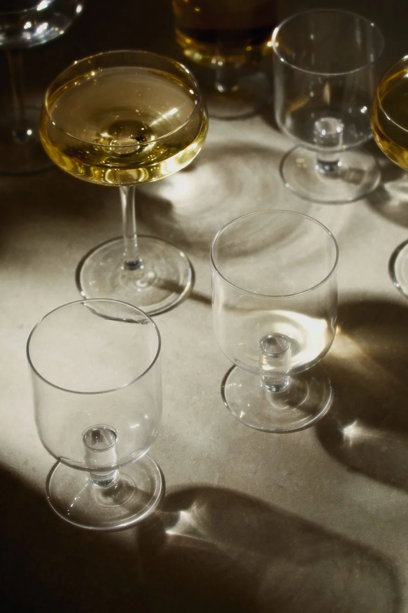 اتش اند ام كؤوس بساق - عبوة من 4 قطع