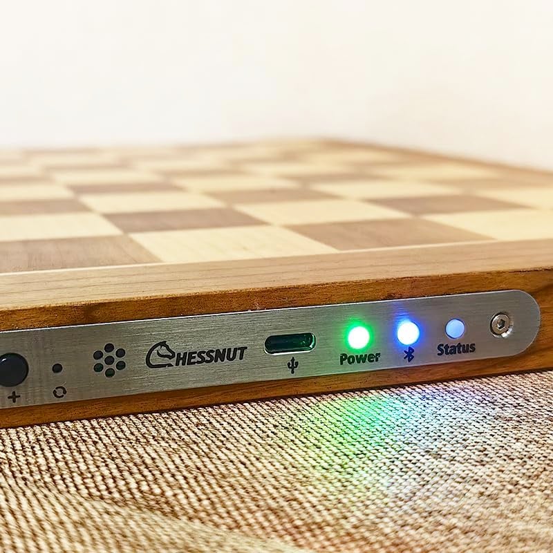 Chessnut مجموعة شطرنج إلكترونية Chessnut Air+ مع لوحة خشبية كاملة، ملكات إضافية، أضواء LED، لعبة ذكية متكيفة وتطبيق مع لوحة شطرنج كمبيوتر للأعمار من 8 سنوات وما فوق، 2 لاعب - Image 3