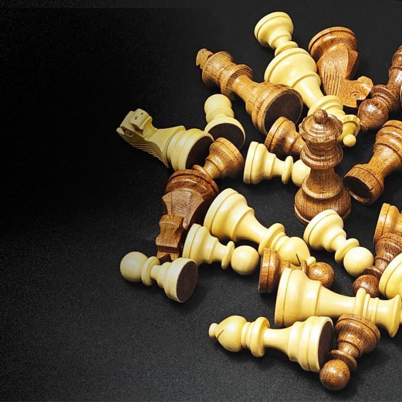Chessnut مجموعة شطرنج إلكترونية Chessnut Air+ مع لوحة خشبية كاملة، ملكات إضافية، أضواء LED، لعبة ذكية متكيفة وتطبيق مع لوحة شطرنج كمبيوتر للأعمار من 8 سنوات وما فوق، 2 لاعب - Image 4
