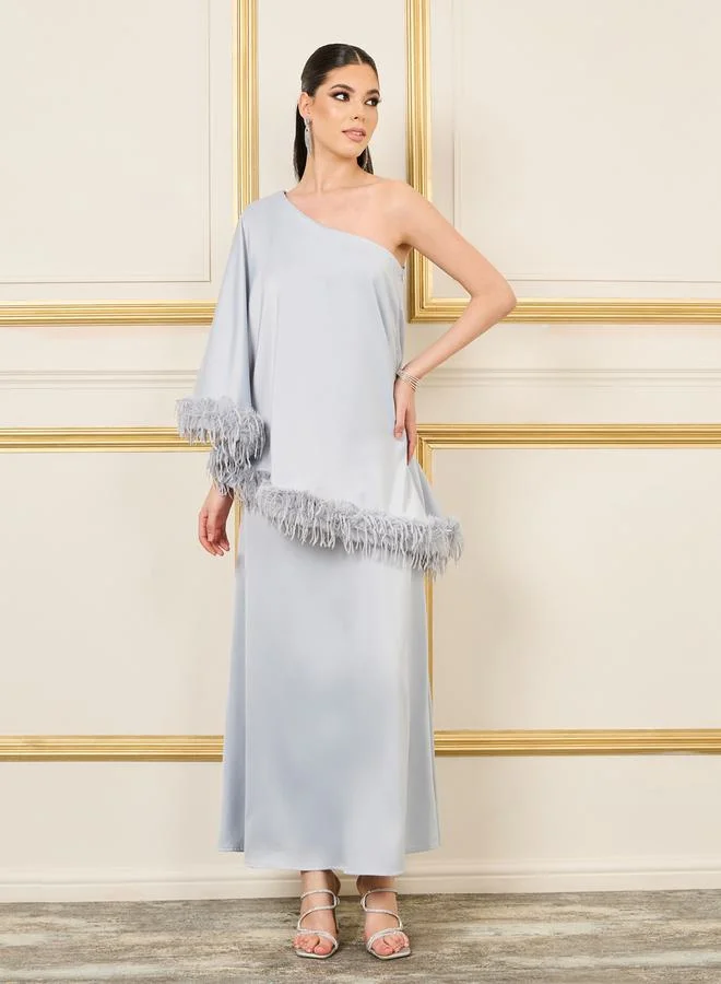 ستايلي Faux Feather Trim Satin One Shoulder Neck Layer Maxi Dress