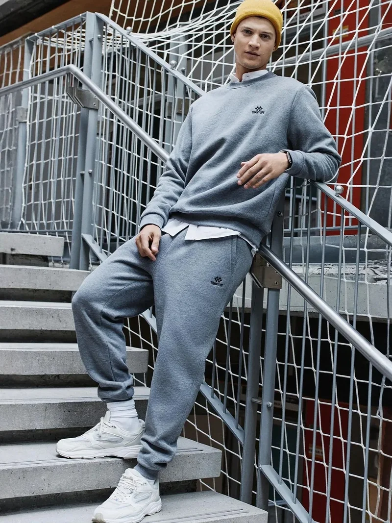 تومي لايف TOMMY Men's Cotton-polyester Fleece Sweatshirt And Pants Set