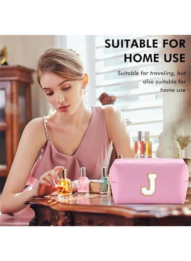 هدايا للمعلم، حقيبة ماكياج مخصصة، حقيبة تجميل لطيفة للسفر، حقيبة تواليت صغيرة من الفراء الصناعي مع حرف PU، organizer لحقيبة الماكياج، هدية عيد ميلاد أنيقة لابنتك المراهقة (وردي J) - Image 2