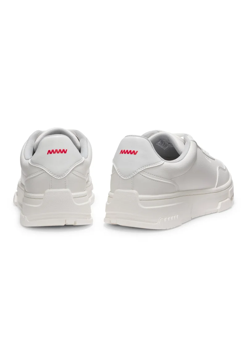 هوجو سنيكرز جلد صناعي بتفاصيل متعرجة