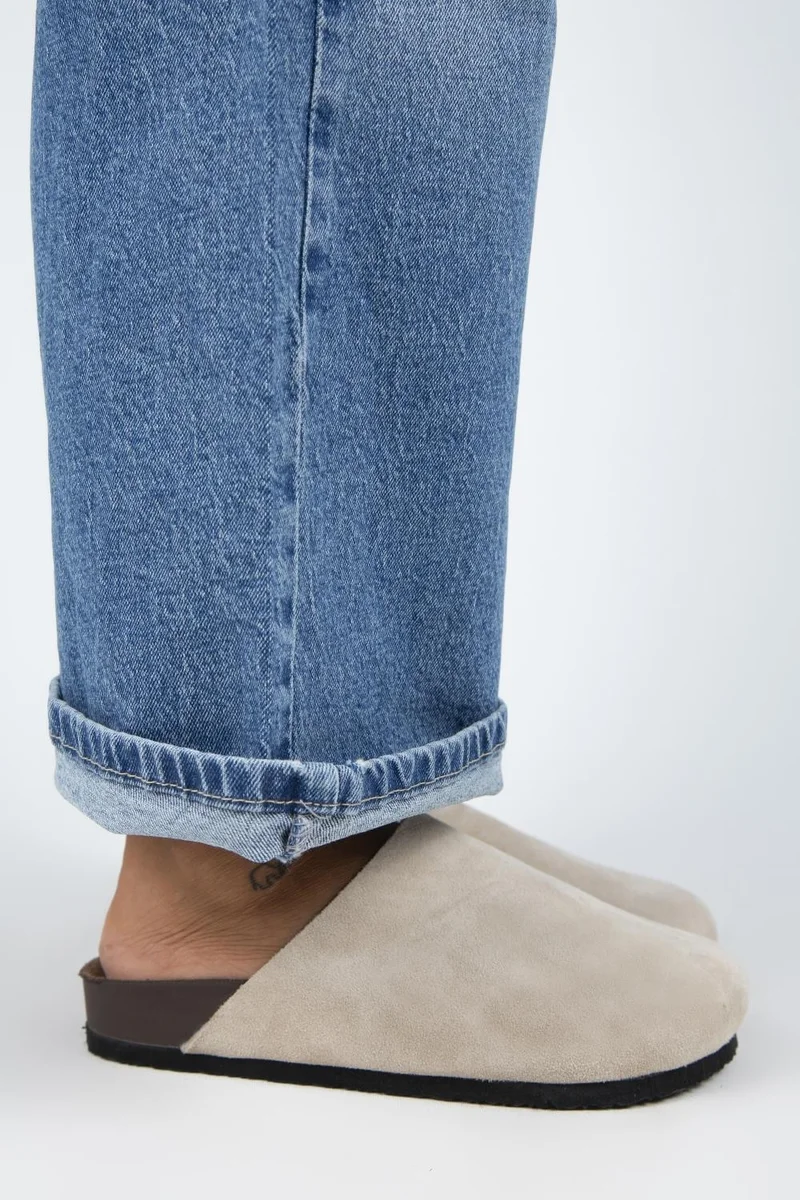 مانجيرو قباقيب نسائية مسطحة من الجلد الطبيعي من مانييرو رزقاهي، لون بيج