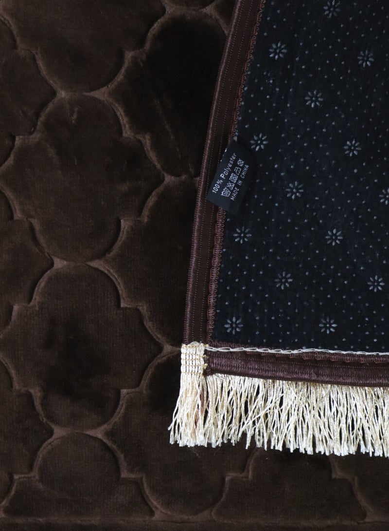 Yuwell Embossed Islamic Prayer Mat 70 × 110CM, Soft Velvet Sajadah with Anti-Slip Base, Comfortable Salah Prayer Rug for Men & Women, Muslim Prayer Mat for Ramadan, Eid, Hajj & Daily Worship Brown - Image 4