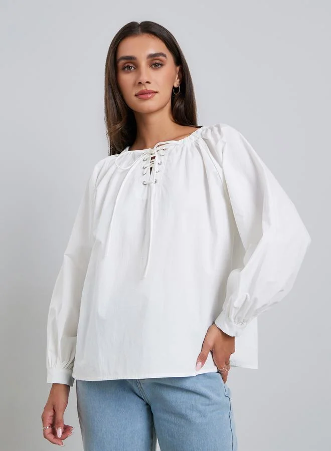 ستايلي بلوزة برباط وأكمام طويلة