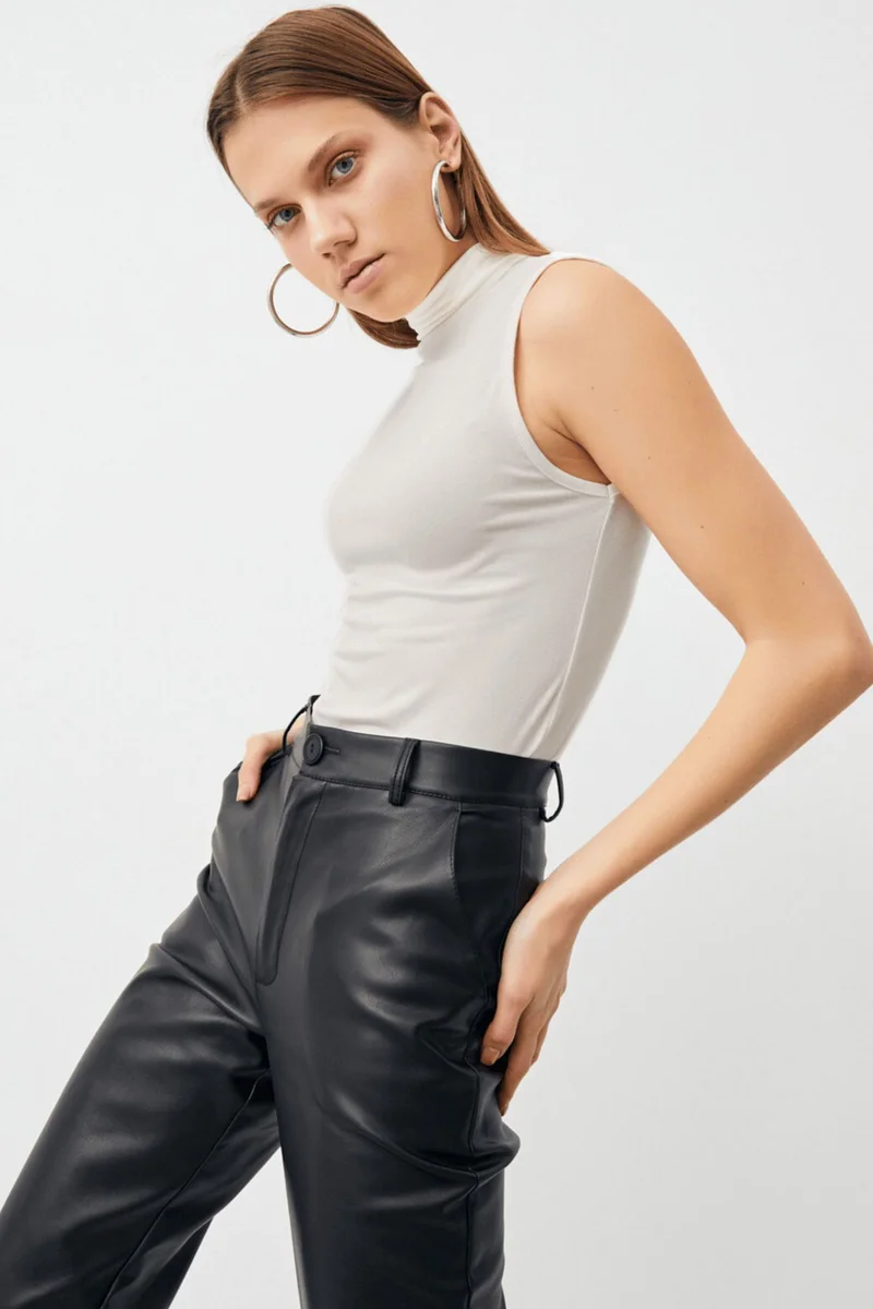 بيبانتولون BIPANTOLON Women's Sleeveless Half Turtleneck Blouse