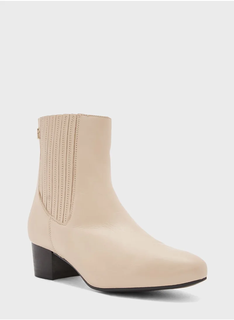 TOMMY HILFIGER Essential Casual Leather Mid Heel Ankle Boots