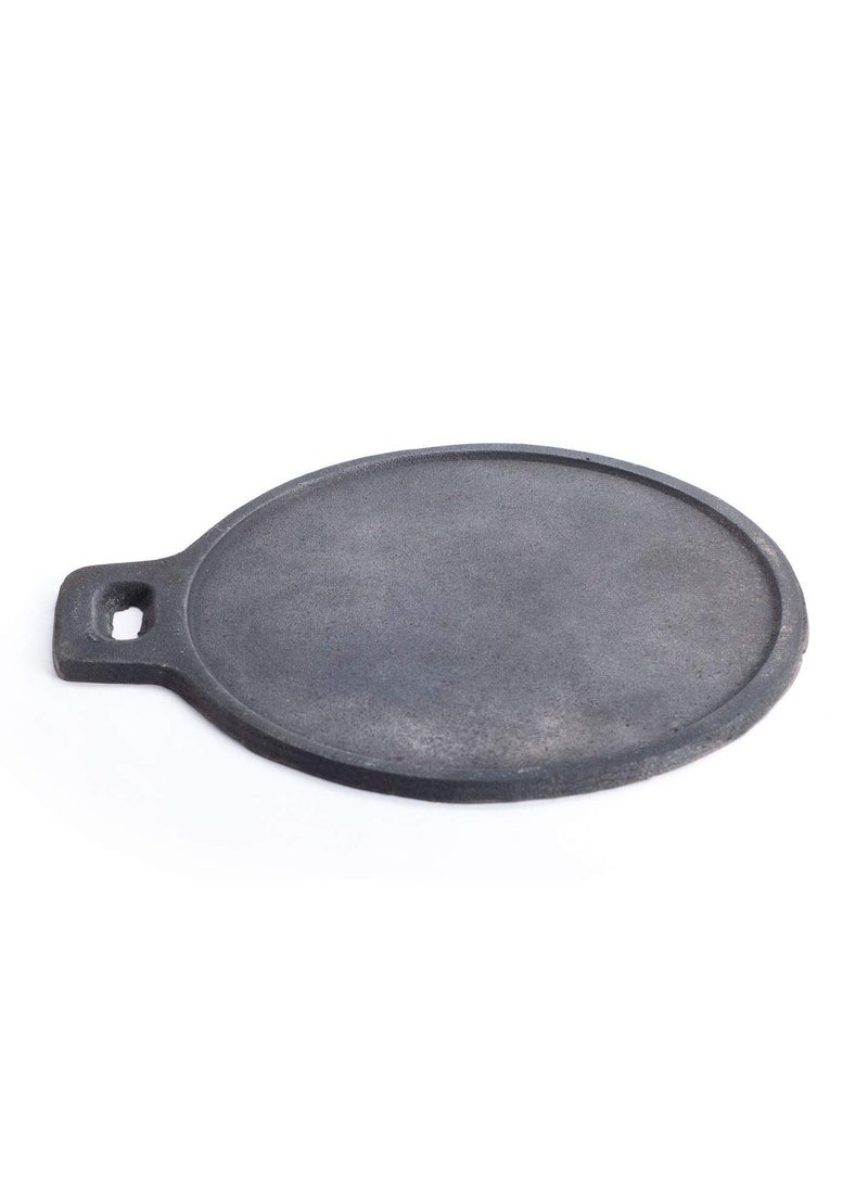 Zishta: مقلاة تقليدية كبيرة الحجم من حديد الزهر (Cast Iron) - 10 بوصات | مصنوعة يدوياً | أواني طهي حديدية (Dosa Kallu) | مجهزة مسبقاً للاستخدام (Pre-seasoned) | مخصصة لتحضير الدوسا والروتي (Tawa Kallu) والقلي | جودة تصدير ممتازة | اللون: أسود | القطر: 25.45 سم | الوزن: 1.9 كجم - Image 3