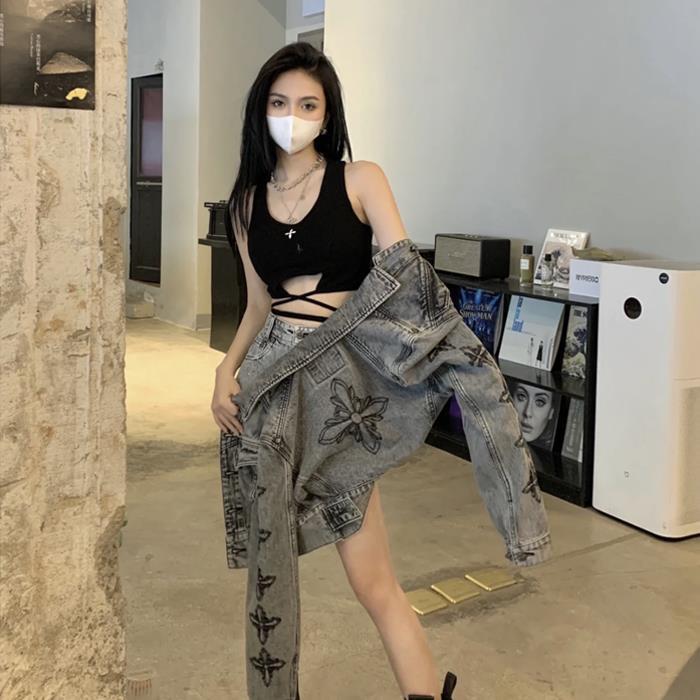 Slim Black Vintage Tee Denim Shorts Casual Outfit Coat - Image 3