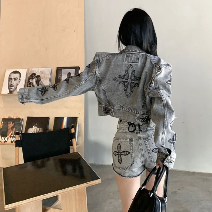Slim Black Vintage Tee Denim Shorts Casual Outfit Coat - Image 1